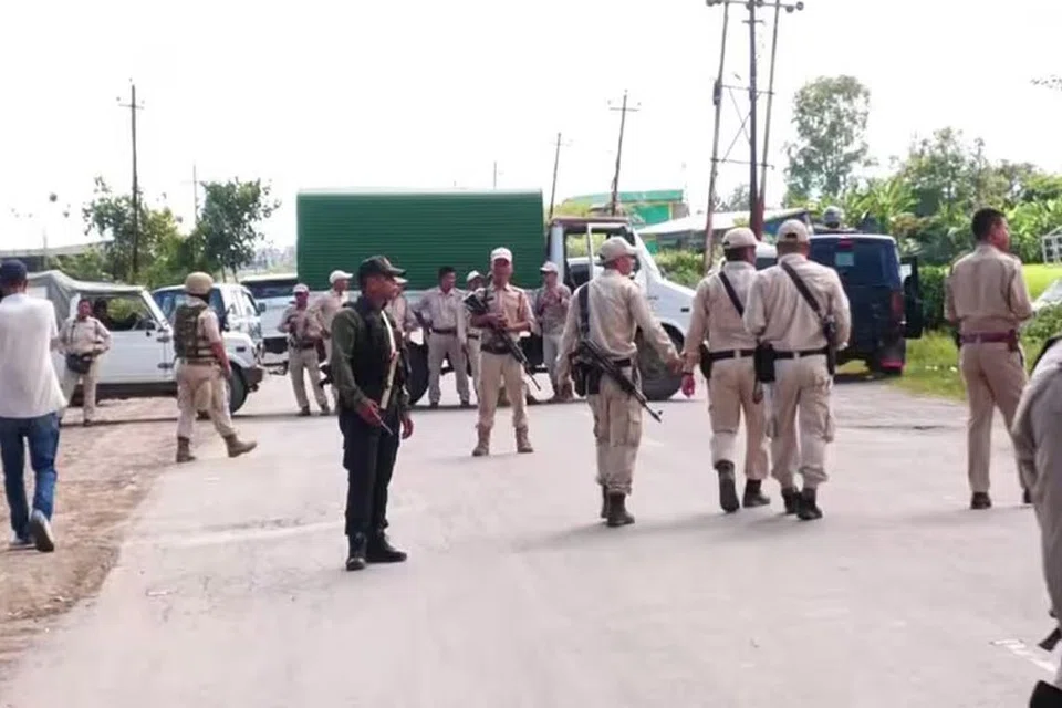 சண்டையை அடுத்து விழிப்புநிலையில் உள்ள மணிப்பூர் காவல்துறை.