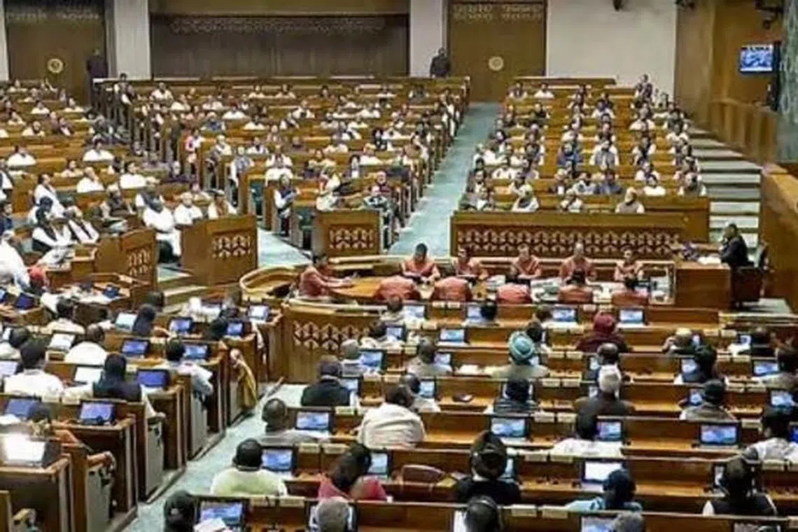 கும்பமேளா கூட்டநெரிசல் குறித்து விவாதிக்கக் கோரி நாடாளுமன்றத்தில் அமளி