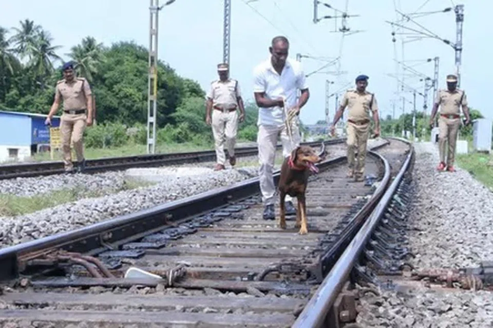 ரயில் நிலையங்களுக்கு அருகே உள்ள 39 மதுக்கடைகளை மூட ரயில்வே பாதுகாப்புப் படை பரிந்துரைத்துள்ளது.