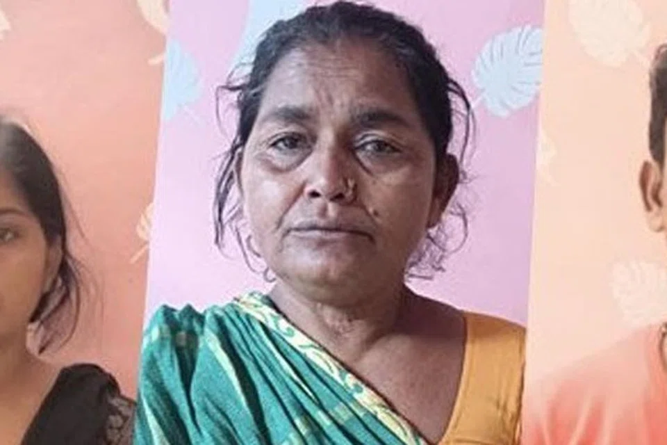 குழந்தை விற்பனை தொடர்பில் கைதானவர்கள்.
