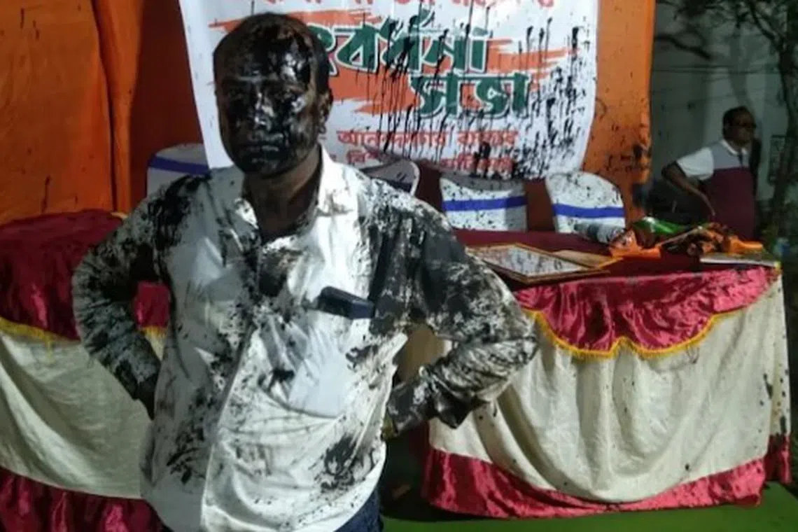 மேற்கு வங்க பாஜகவில் உட்கட்சிப் பூசல்: அடிதடி, சண்டை, நாற்காலி வீச்சு