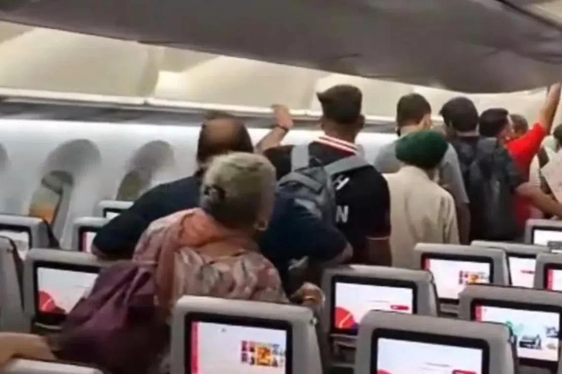  குளிர்சாதன அமைப்பில் கோளாறு; சிங்கப்பூர் வரவிருந்த ஏர் இந்தியா விமானம் ரத்து