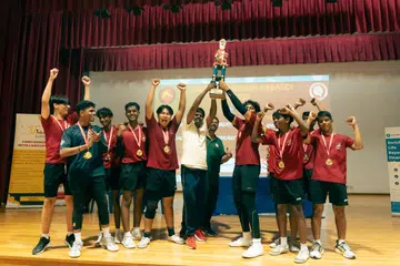 கபடிப் போட்டியில் தங்கப் பதக்கம் வென்ற புக்கிட் பாத்தோக் உயர்நிலைப்பள்ளி மாணவர்கள்.