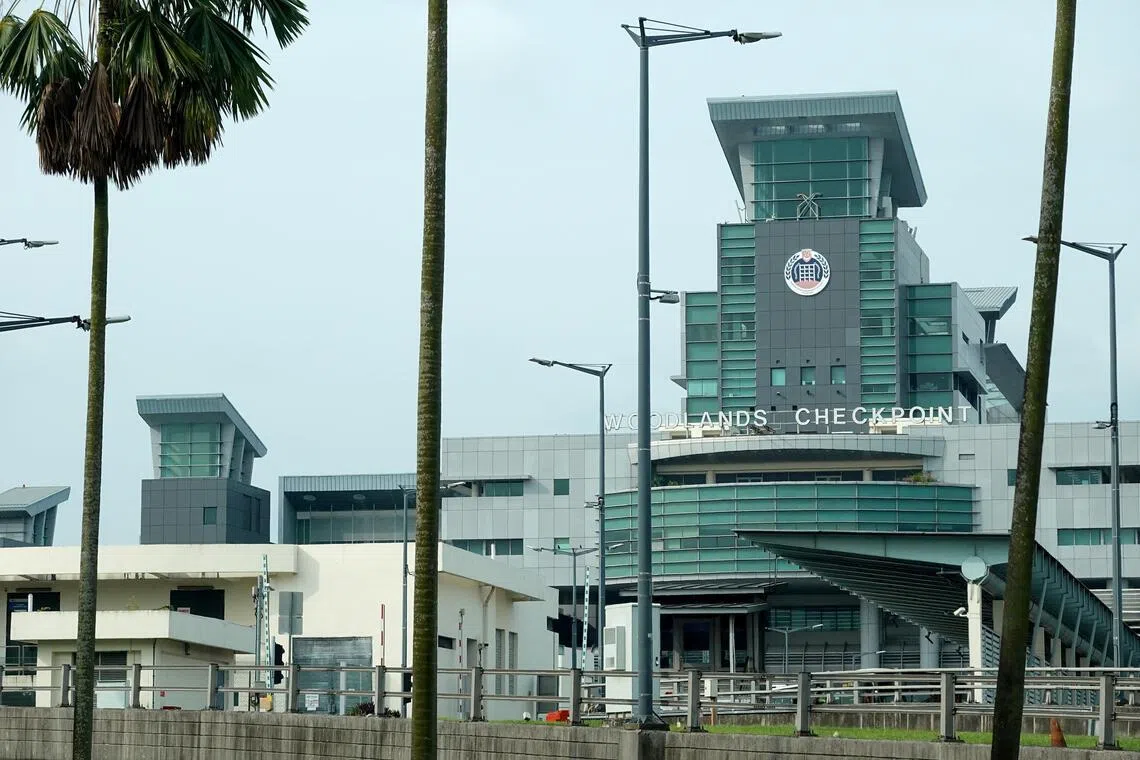 போக்குவரத்துக் குற்றங்களுக்காக 13 வெளிநாட்டு ஓட்டுநர்கள் சிங்கப்பூர் வரத் தடை