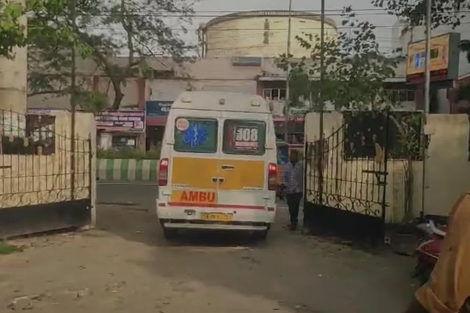 சென்னை திருவொற்றியூரில் உள்ள விக்டரி மெட்ரிக் மேல்நிலைப்பள்ளியில் ஆகஸ்ட் 25, நவம்பர் 4 ஆகிய தேதிகளில் வாயுக்கசிவு ஏற்பட்டதன் காரணத்தைக் கண்டறிய முடியவில்லை. அதையடுத்து, வல்லுநர்கள் உதவியை நாட அரசு திட்டமிட்டுள்ளதாகக் கூறப்படுகிறது.