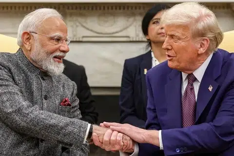இந்தியப் பிரதமர் மோடியுடன் அதிபர் டிரம்ப்.