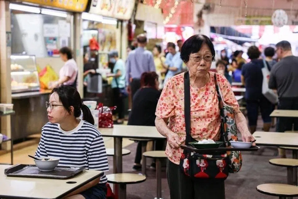 மலிவு விலை உணவுத் தெரிவுகள் குறைவது குறித்துக் கவலை இல்லை: வாடிக்கையாளர்கள்