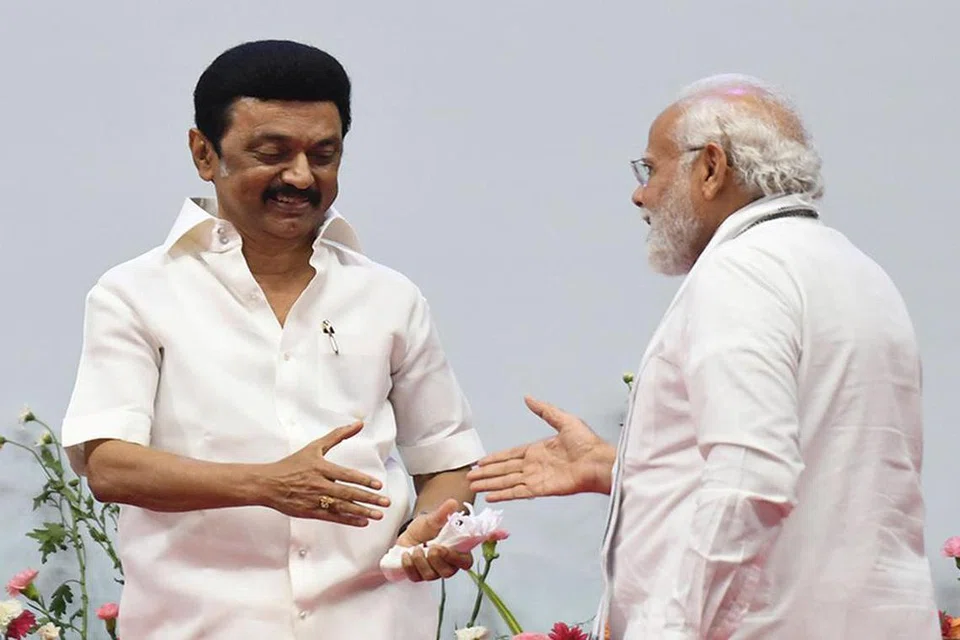 தமிழக முதல்வர் ஸ்டாலின் (இடது), பிரதமர் மோடி (வலது).