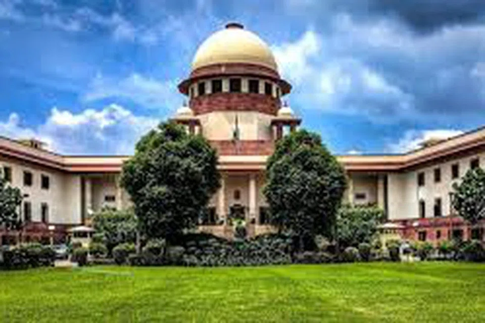 போலி கருத்துக்கணிப்பால் பங்குச் சந்தையின் சரிவு மற்றும் முதலீட்டாளர்களின் இழப்பு குறித்து விரிவான அறிக்கையை மத்திய அரசு மற்றும் செபி அமைப்புக்கு சமர்ப்பிக்க உத்தரவிட வேண்டும் என்று வழக்கறிஞர் விஷால் திவாரி உச்ச நீதிமன்றத்தில் அவசர மனு ஒன்றை தாக்கல் செய்துள்ளார்.
