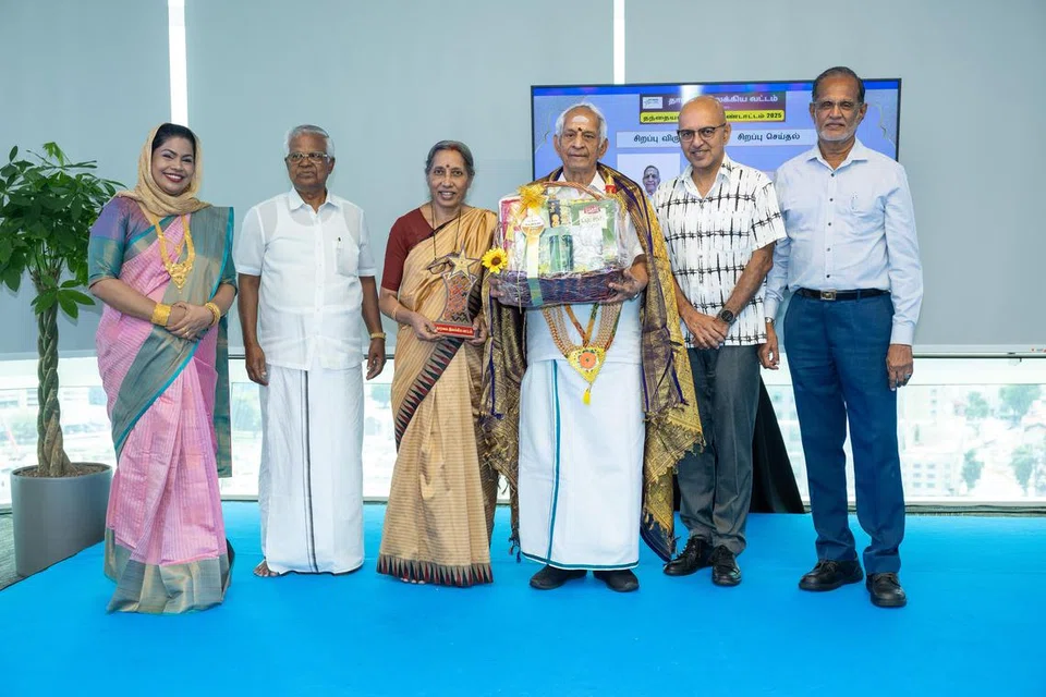 நிகழ்ச்சியில் சிறப்பு விருந்தினராகக் கலந்துகொண்ட கவிஞர் அ கி வரதராஜன் (வலமிருந்து மூன்றாமவர்) ஆற்றிய உரையில் தமது தந்தையை நினைவுகூர்ந்ததுடன் நிகழ்ச்சியின் சிறப்புகளையும் எடுத்துரைத்தார்.