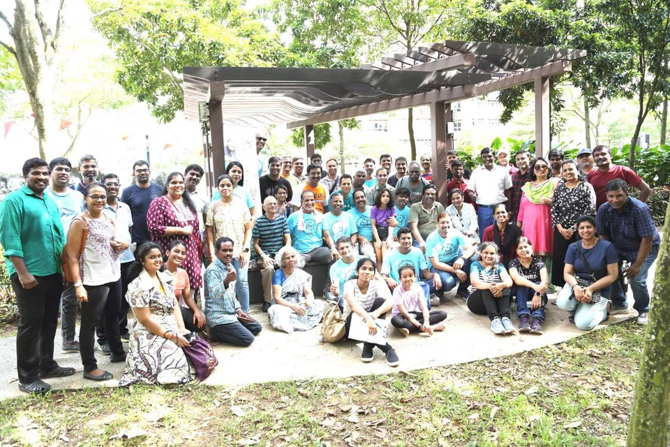 உறுப்பினர்களுடன் அப்துல் கலாம் லட்சியக் கழகத்தின் தலைவர் திரு அமீரலி, துணைத் தலைவர்கள் திரு ஜோதி மாணிக்கவாசகம், திரு அருமைச்சந்திரன், செயலாளர் திரு ஜான் ராமமூர்த்தி.