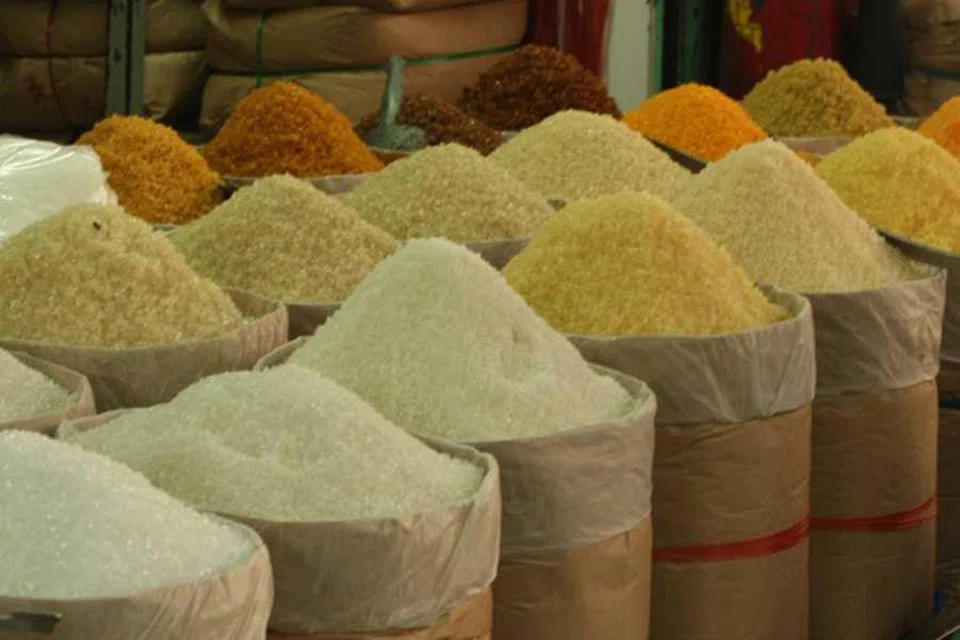 உணவகங்களில் இட்லி, தோசை விலை அதிகரிக்கக் கூடும் என எதிர்பார்க்கப்படுகிறது.
