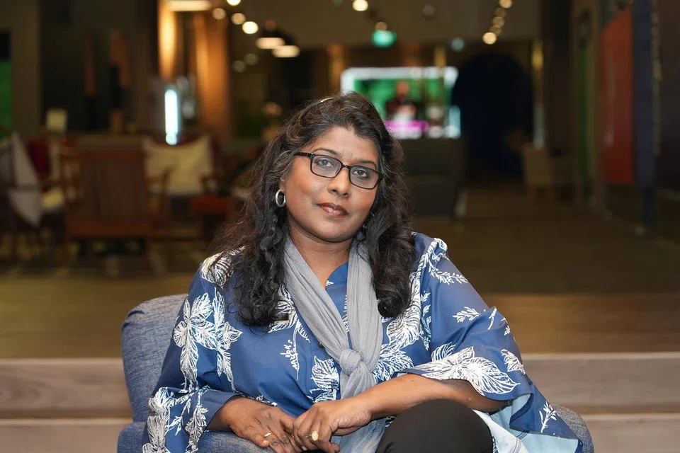 ‘மலரும் நினைவுகள்’ நிகழ்ச்சி வழியாக வாழ்நாள் சாதனையாளர் விருதை வென்ற மூத்த கலைஞர் மலர்விழி சச்சிதானந்தன்.