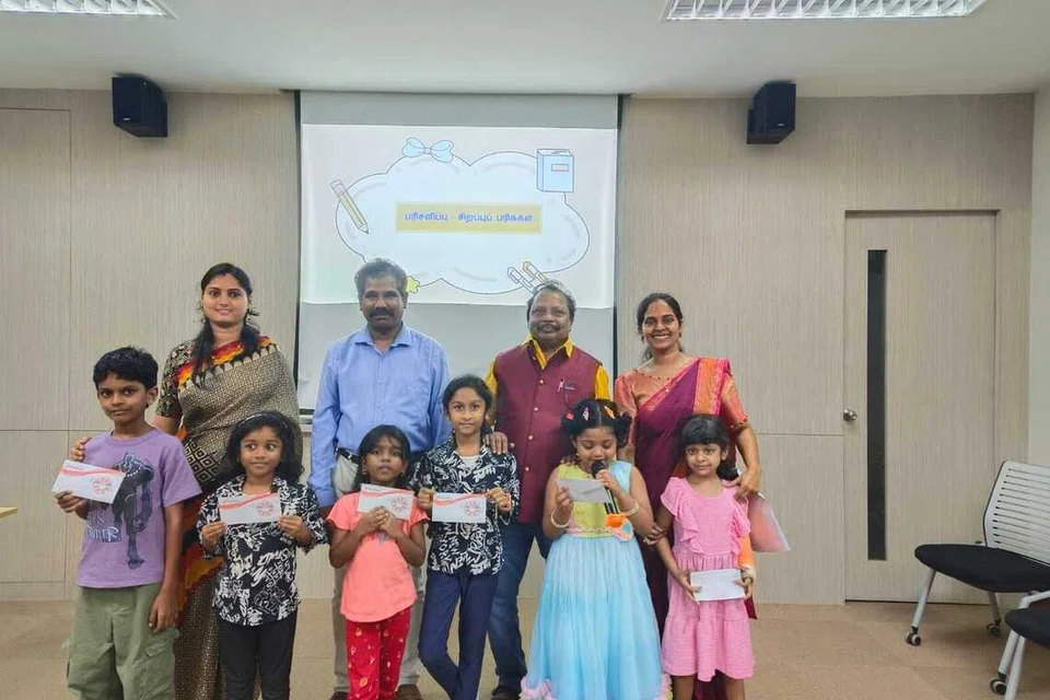 ‘வாழ்வியல் இலக்கியப் பொழில்’ அமைப்பின் மாதாந்தர நிகழ்ச்சியில் கலந்துகொண்ட மாணவர்கள். 