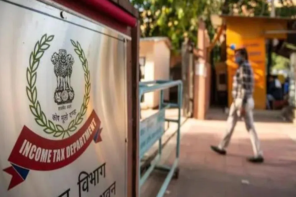 சென்னையில் உள்ள தனியார் நிறுவனங்களில் செவ்வாய்க்கிழமை (ஜனவரி 9) காலை முதல் வருமான வரித்துறை சோதனை நடைபெற்று வருகிறது.