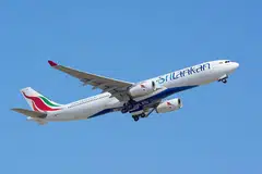 இலங்கை விமானத்தில் திடீர் சோதனை நடத்தப்பட்டது.