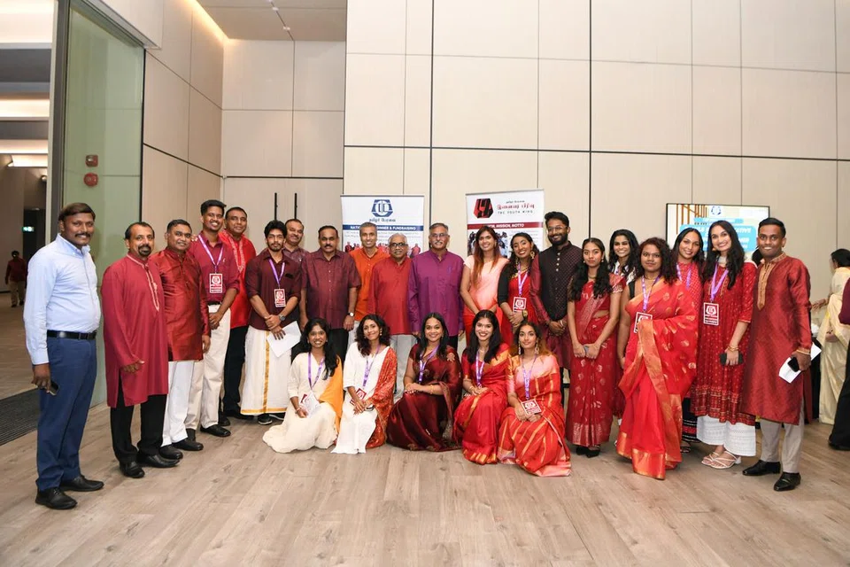 கிட்டத்தட்ட இருபது ஆண்டுகளுக்கு மேலாக ஆண்டுதோறும் தமிழர் பேரவை ஏற்பாடு செய்துவரும் தேசிய தின விருந்து நிகழ்ச்சி, இவ்வாண்டு செப்டம்பர் 1ஆம் தேதி (ஞாயிற்றுக்கிழமை) காத்திப் வட்டாரத்தில் அமைந்துள்ள ‘ஹோம்டீம் என்எஸ்’ வளாகத்தில் நடைபெற்றது. 