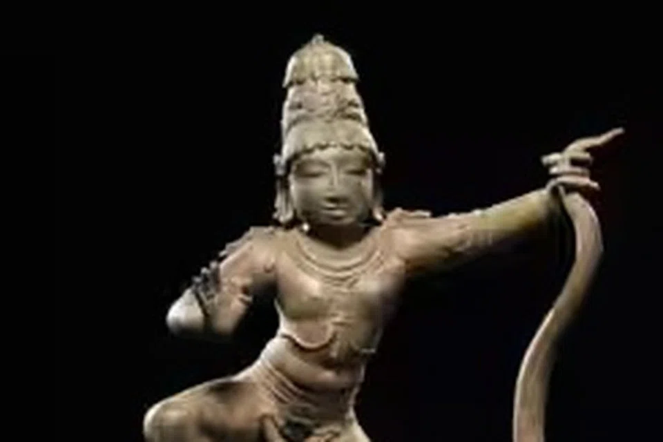 மீட்கப்பட்ட குழந்தை கிருஷ்ணர் சிலை.