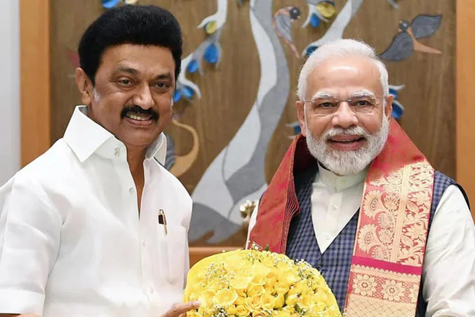 பிரதமர் மோடியுடன் முதல்வர் மு.க.ஸ்டாலின். 