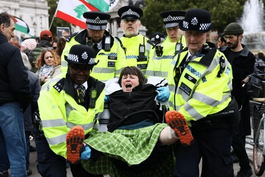 லண்டனில் ஆர்ப்பாட்டம்; நூற்றுக்கும் அதிகமானோர் கைது