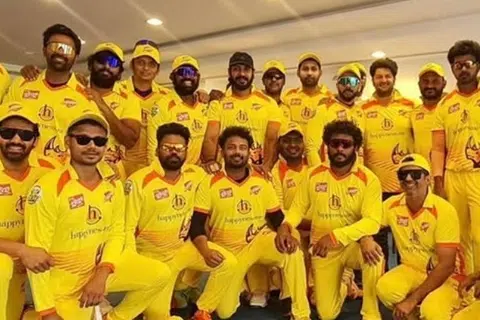சிசிஎல் போட்டியில் பங்கேற்கும் நடிகர்கள்.