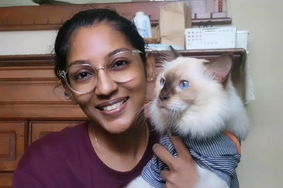 கால்நடை தாதியராக இருக்கும் பரமேஸ்வரி. 