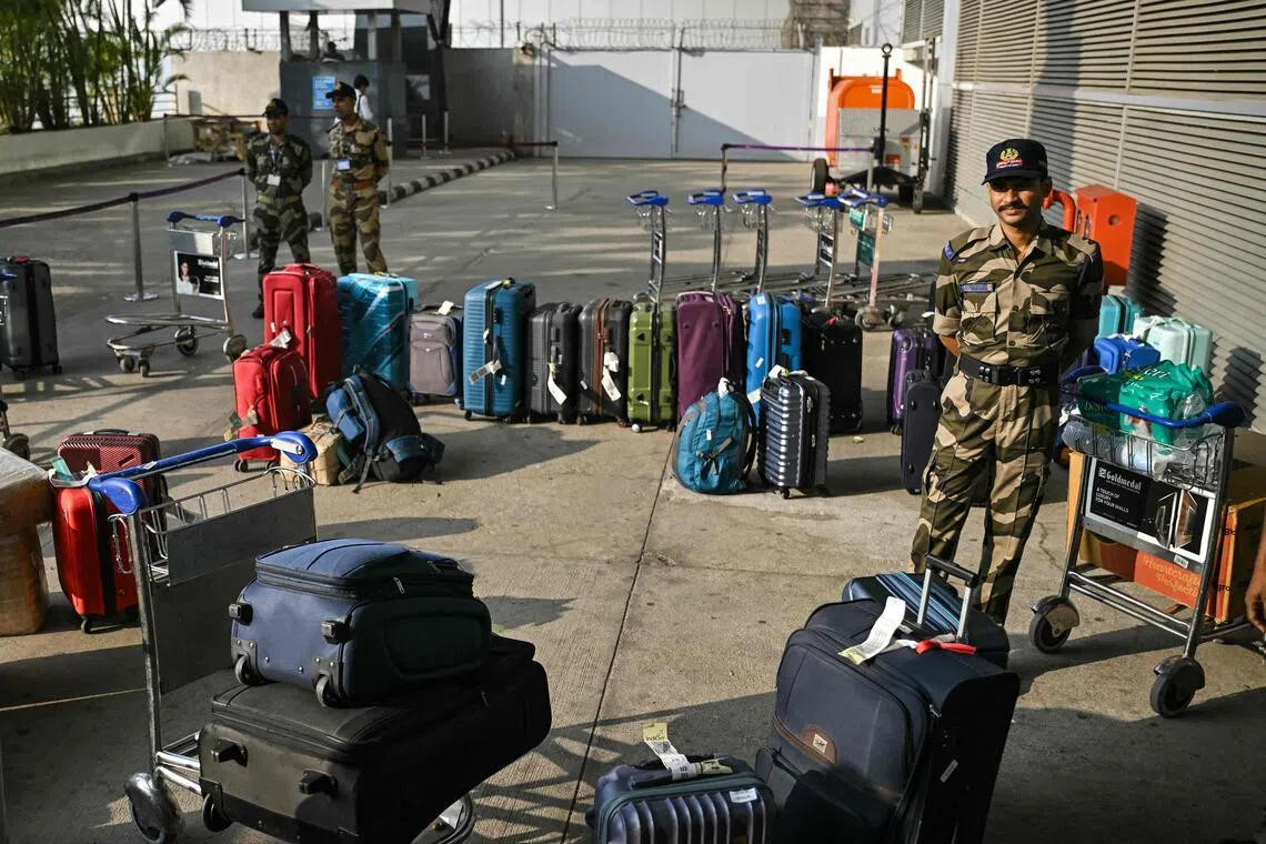 விமானப் பயணக் கட்டணத்திற்கு இந்திய அரசு கட்டுப்பாடு; இண்டிகோவுக்குப் பல உத்தரவுகள்