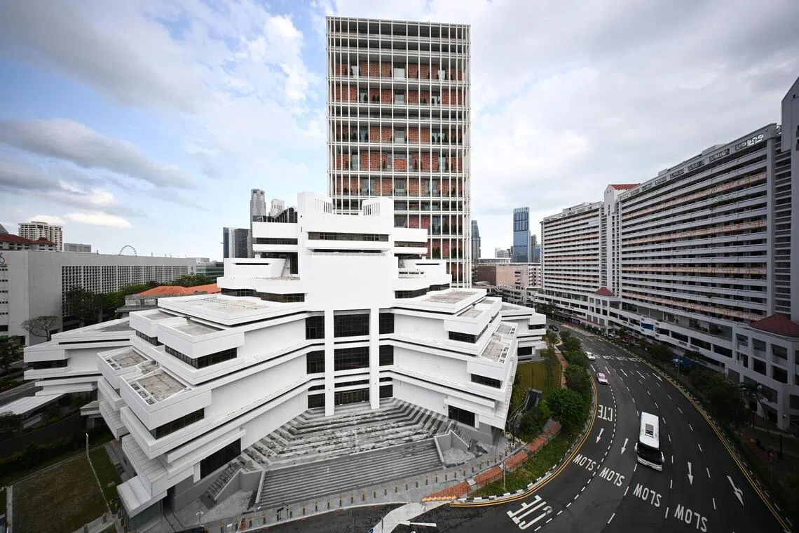 காவல்துறை அதிகாரிக்கு லஞ்சம்: மலேசியர்மீது குற்றச்சாட்டு