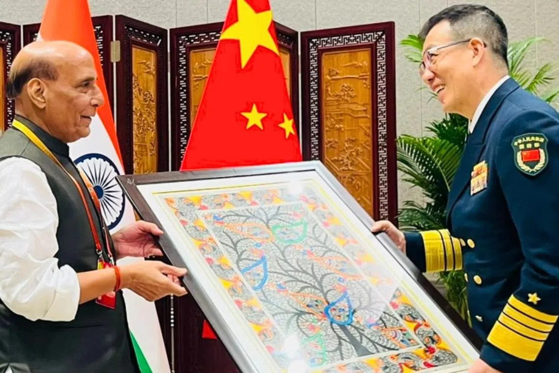 உறவில் புதிய சிக்கல்கள் வேண்டாம்: சீனாவிடம் ராஜ்நாத் சிங்