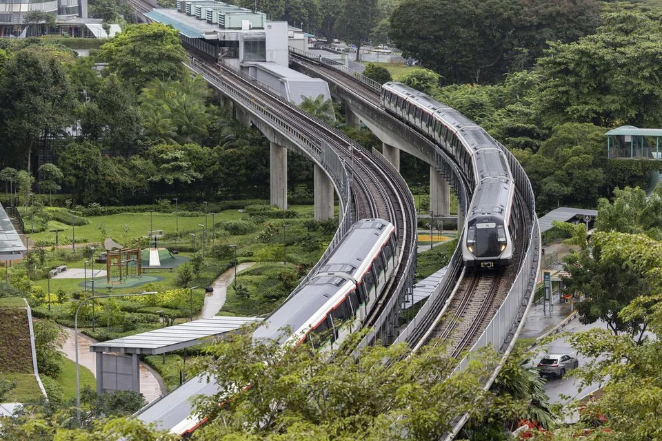 2025ஆம் ஆண்டில், எம்ஆர்டி கட்டமைப்பில் உள்ள ரயில்கள் தாமதங்களுக்கு இடையில் 1.606 மில்லியன் ரயில்-கிமீ தூரம் பயணம் செய்தன. 