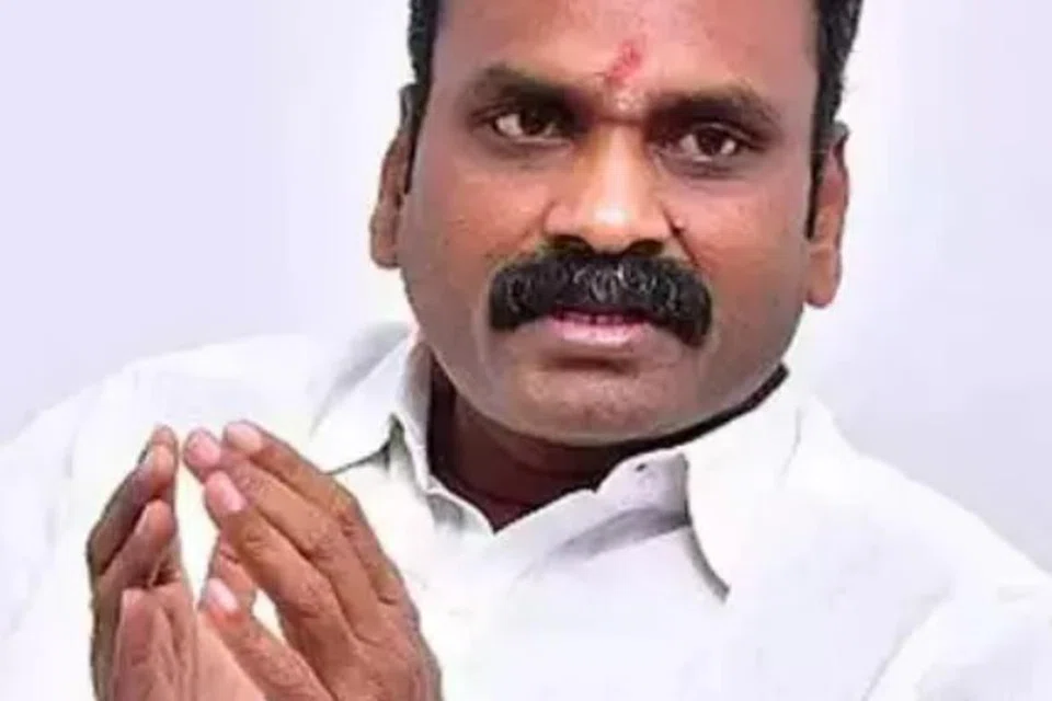 எதிர்க்கட்சிகள் வீண் புரளிகளை கிளப்புகிறார்கள் என்கிறார் எல். முருகன்.