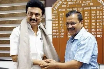 ஸ்டாலினுடன் கெஜ்ரிவால்.