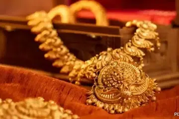 தங்க நகைகள்.