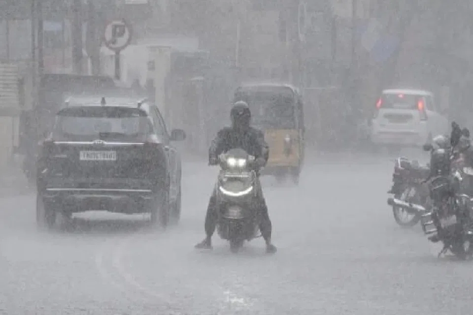 சென்னையில் கனமழை தொடரும் என்று எதிர்பார்க்கப்படுகிறது.