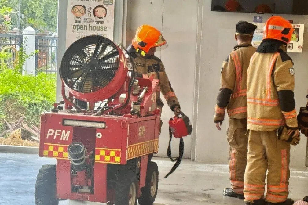 உட்லண்ட்ஸ் இவான்ஜிலிக்கல் ஃப்ரீ தேவாலயத்தில் தீ