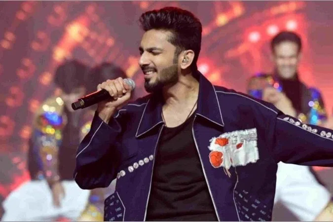 இரவு பகலாக வேலை பார்க்கும் அனிருத்: வினோத் பாராட்டு