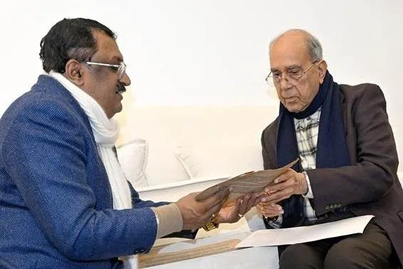 233 ஆண்டு பழமையான ராமாயண நூல் அயோத்தி அரும்பொருளகத்திடம் ஒப்படைப்பு