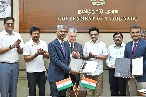 துணை முதல்​வர் உதயநிதி ஸ்டா​லின், அமைச்​சர் டி.ஆர்​.பி.​ராஜா, தலை​மைச்​ செயலர் நா.​முரு​கானந்​தம், தொழில்​துறை செயலர் வி.அருண்​ராய், வழி​காட்டி நிறு​வனத்​தின் மேலாண்மை இயக்​குநர் தாரேஸ் அகமது மற்​றும் கேஎல்ஏ நிறு​வனத்​தின் அதி​காரி​கள் ஆகியோர் நிகழ்ச்சியில் பங்​கேற்​றனர்.