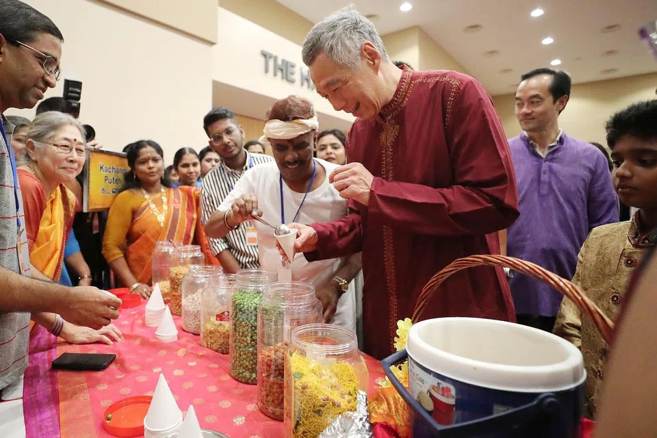 

சிங்கப்பூர் இந்தியச் சமூகம் சிறப்பாக செயல்படுகிறது என்று ஏப்ரல் 26ஆம் தேதி இஸ்தானாவில் நடந்த நேர்காணலில் கூறினார் பிரதமர் லீ. 