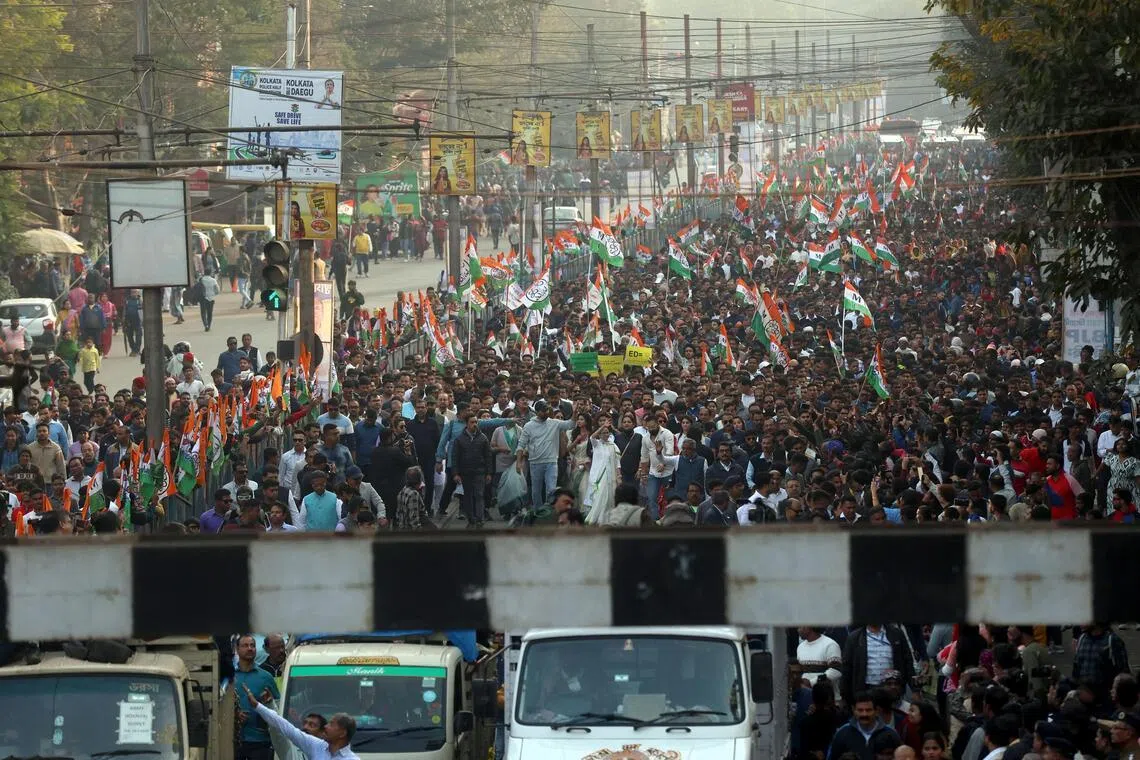 விளக்கம் கோரி மம்தா பானர்ஜிக்கு உச்ச நீதிமன்றம் உத்தரவு