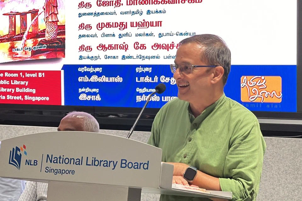வாழ்த்துரையாற்றிய தமிழ் முரசு ஆசிரியர் த ராஜசேகர்.