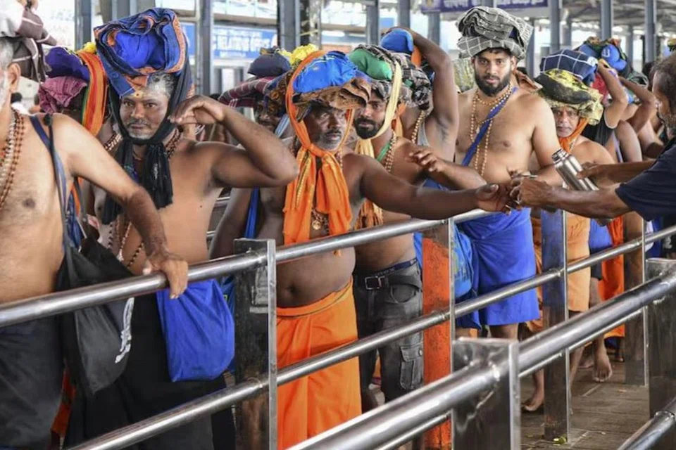 சபரிமலை ஐயப்பன் கோவிலில் 2023ஆம் ஆண்டைக் காட்டிலும் இவ்வாண்டு மூன்றரை லட்சம் பக்தர்கள் அதிகமாக தரிசனம் செய்துள்ளனர்.