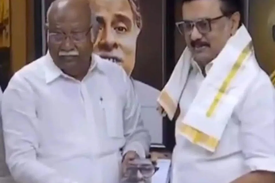 திமுகவில் இணைந்தார் அன்வர் ராஜா.
