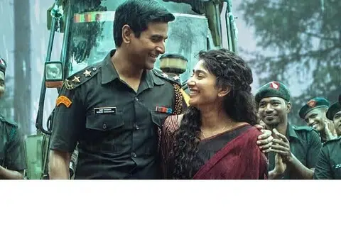 ‘அமரன்’ படத்தில் சிவகார்த்திகேயன், சாய் பல்லவி.