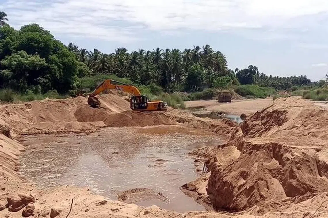 மணல் திருட்டை தடுக்காத ஆட்சியர் மீது அவமதிப்பு வழக்கு: உயர் நீதிமன்றம்