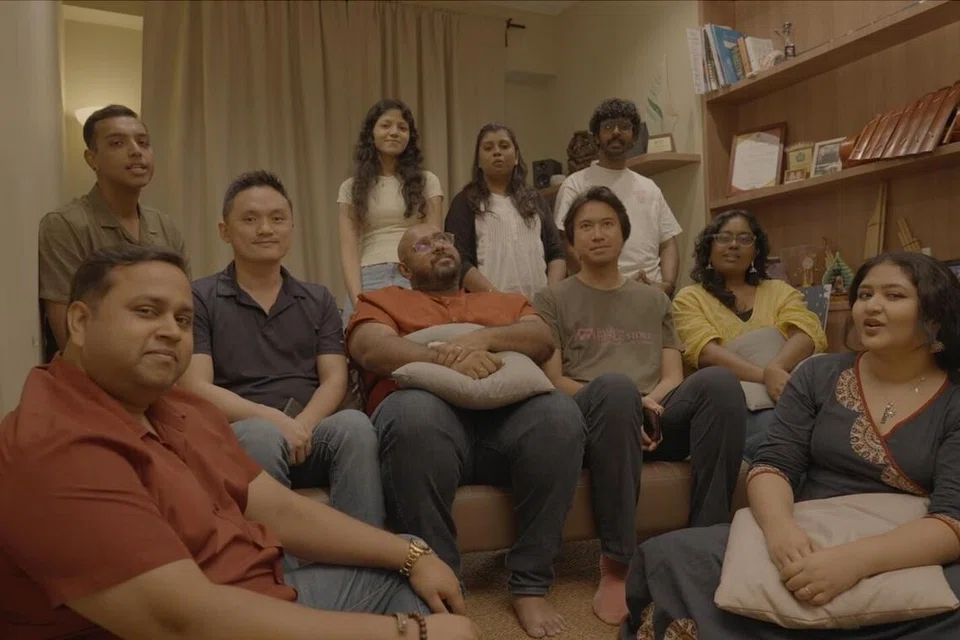‘குறளும் குரலும் 3.0’ நிகழ்ச்சியைச் சாத்தியமாக்கிய கலைஞர்கள்.