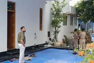 எ.வ. வேலு வீடு, அலுவலகத்தில் லஞ்ச ஒழிப்புத்துறை அதிரடிச் சோதனை நடவடிக்கை மேற்கொண்டனர்.