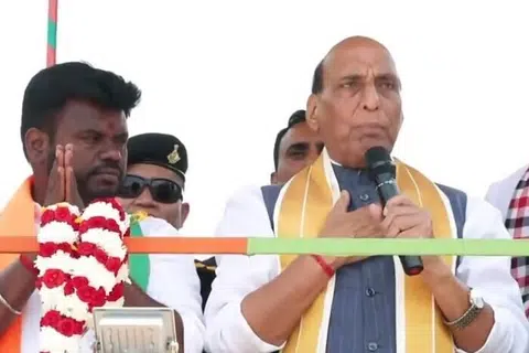 வாசுதேவநல்லூரில் பாஜக வேட்பாளருக்கு ஆதரவு திரட்டிய மத்திய அமைச்சர் ராஜ்நாத் சிங்.