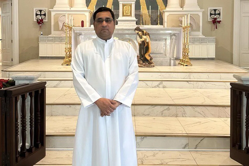 கத்தோலிக்க பாதிரியார் சேவியர் நத்தானியல்.