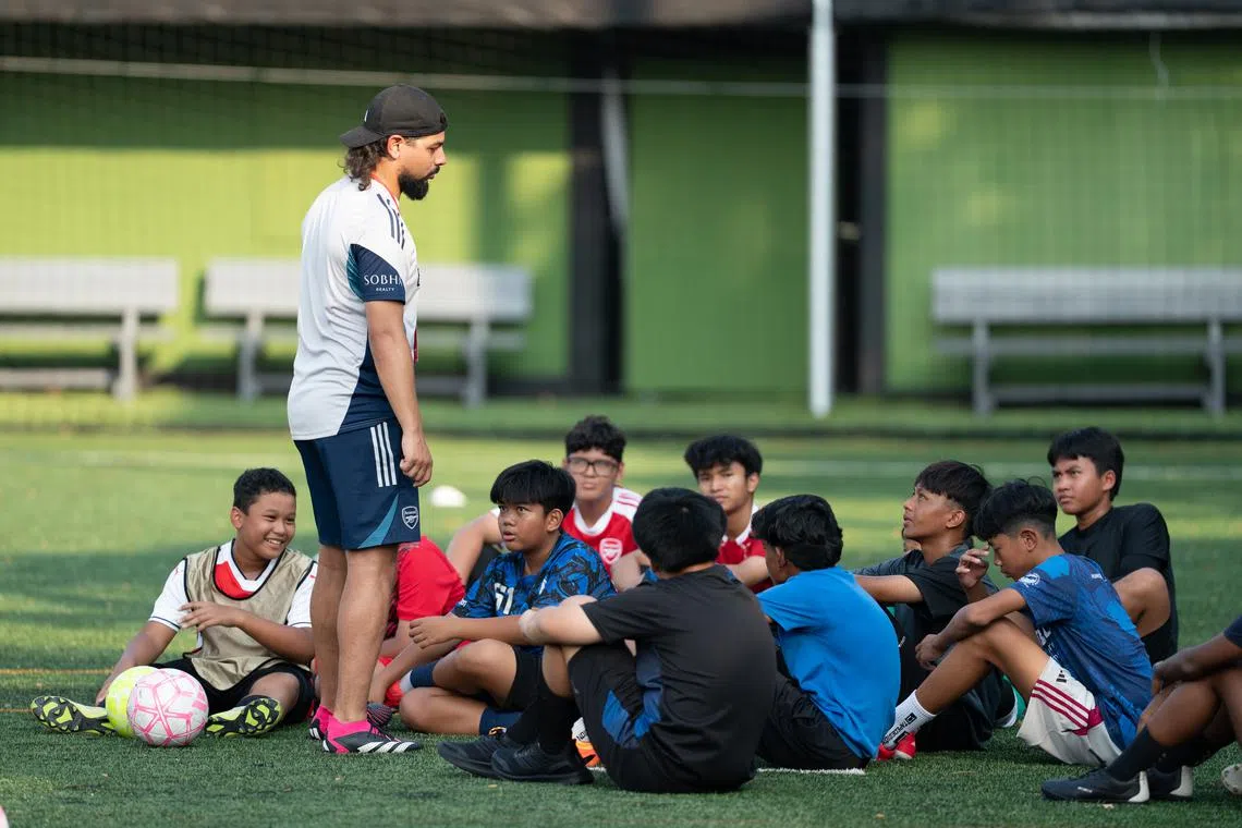 இளையரின் காற்பந்துத் திறனை வளர்த்த ஆர்சனல்